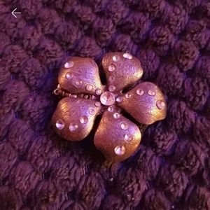 Flower with rhinestone stretch ring